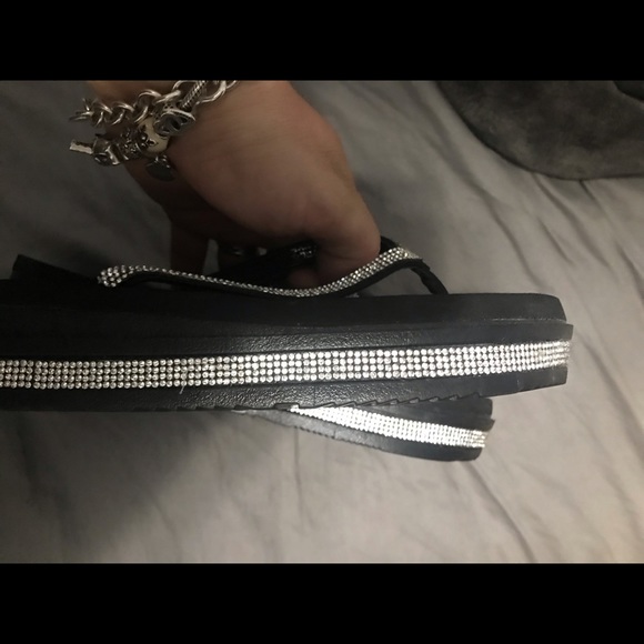 Blingy Flip flops - Picture 3 of 5